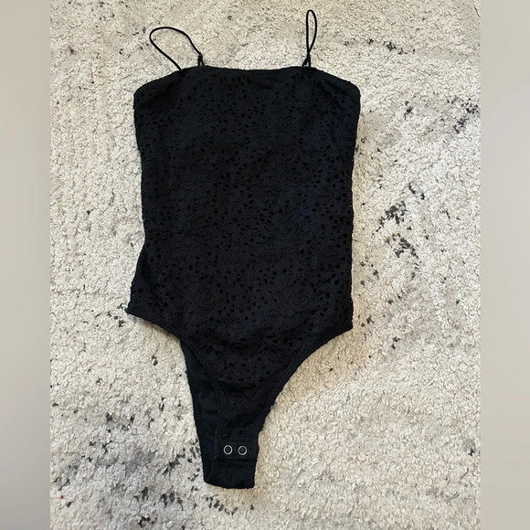 Hollister Bodysuit Solid Black Eyelet. Adjustable straps / Snap Crotch Small - Picture 4 of 7